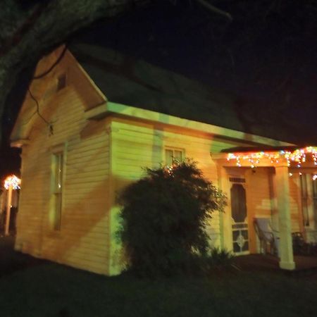 Carleton House Bed And Breakfast Bonham Exterior photo