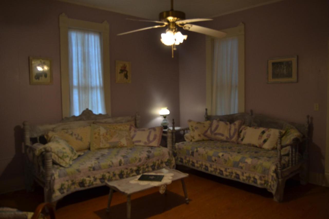 Carleton House Bed And Breakfast Bonham Exterior photo