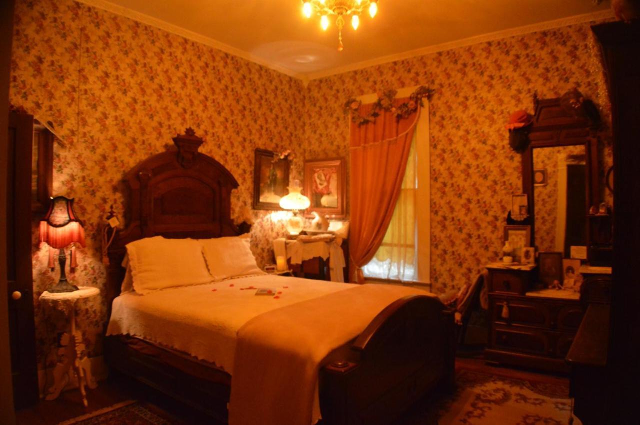 Carleton House Bed And Breakfast Bonham Exterior photo